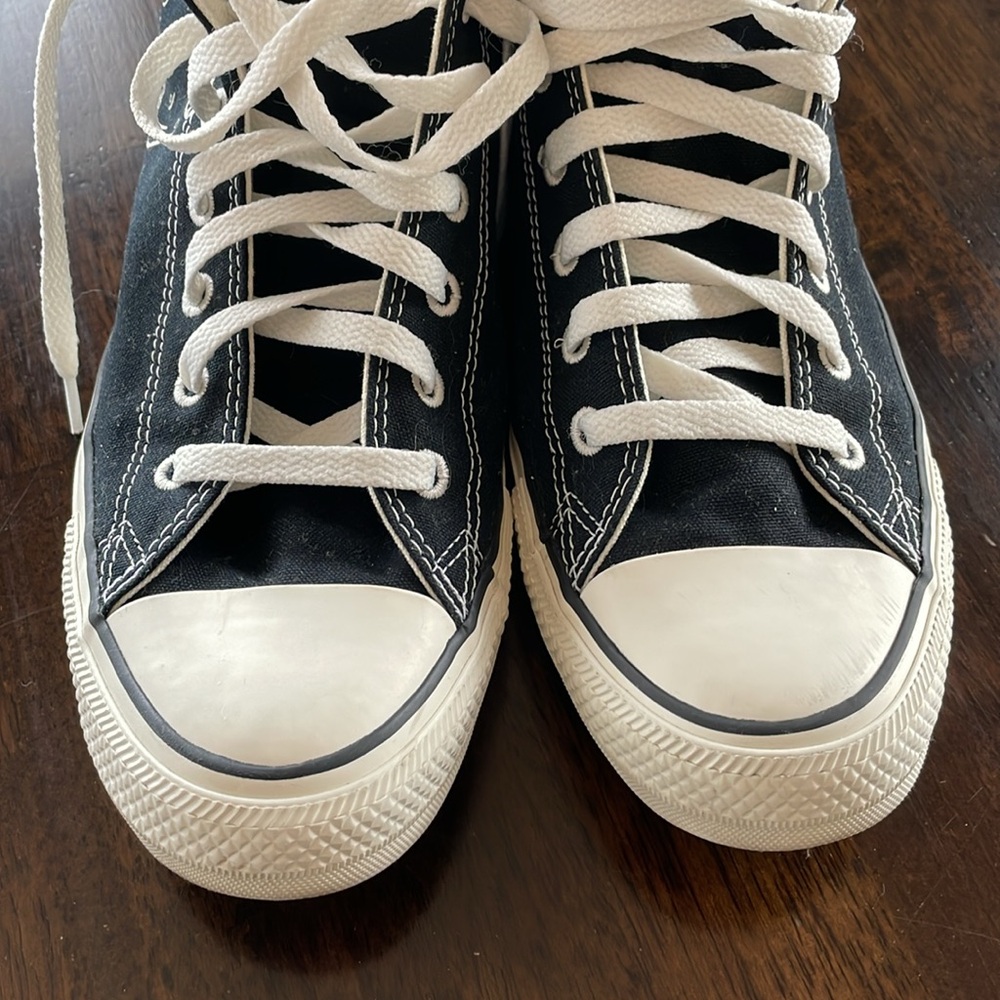 Millie Bobby Brown & Converse Collab - Picture 6 of 8